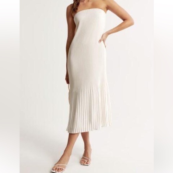 Abercrombie & Fitch Dresses & Skirts - NWT The A&F Giselle Pleat Release Midi Dress SiZe Medium Petite in White.